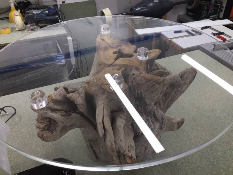 Création de table basse en plexiglas à Antibes